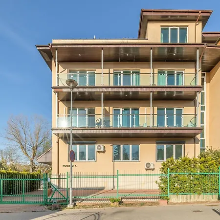 Exceptional In By Renters Apartman